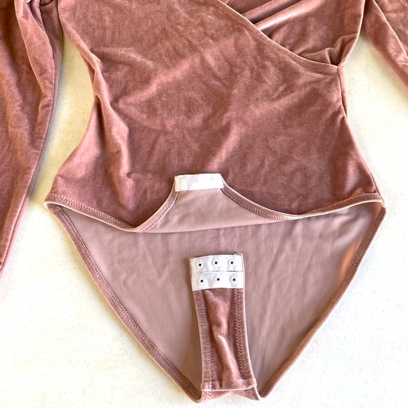 Madewell • Velvet Faux Wrap Bodysuit In Blush Pink Peach long Sleeve V-neck Snap - Picture 7 of 15